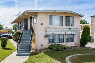 11440 Old River School Rd in Downey, CA - Building Photo