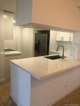 701 Brickell Key Blvd, Unit 1711 in Miami, FL - Building Photo - Building Photo