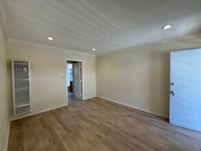 3753 S Barrington Ave, Unit 16 in Los Angeles, CA - Foto de edificio - Building Photo