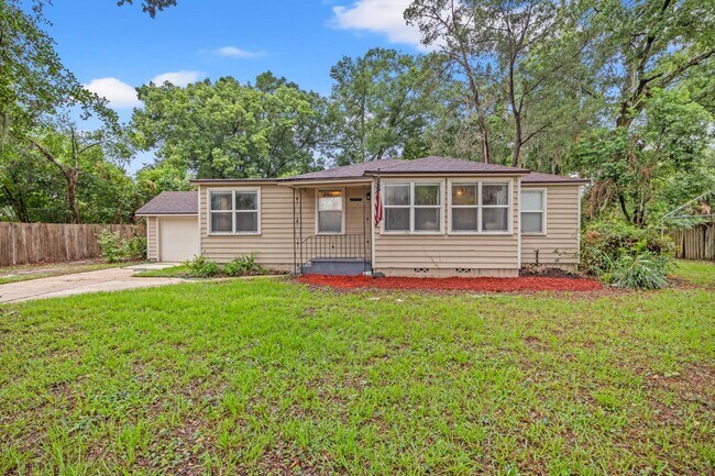5742 Richmond Rd in Jacksonville, FL - Building Photo - Building Photo