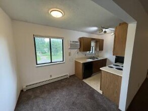 1340 W State Rd in Lansing, MI - Building Photo - Building Photo