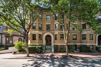 31 Linnaean St, Unit 2 in Cambridge, MA - Building Photo - Building Photo