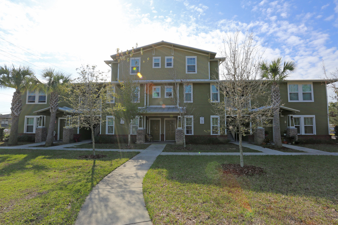 Oak Ridge Estates in Tarpon Springs, FL - Building Photo