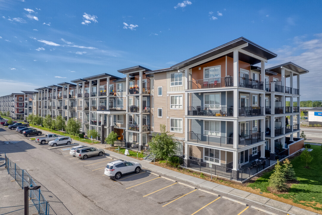 Walden Place in Calgary, AB - Building Photo