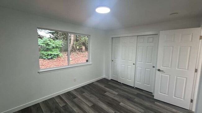 1433 E Dearborn Ave in Shelton, WA - Building Photo - Building Photo