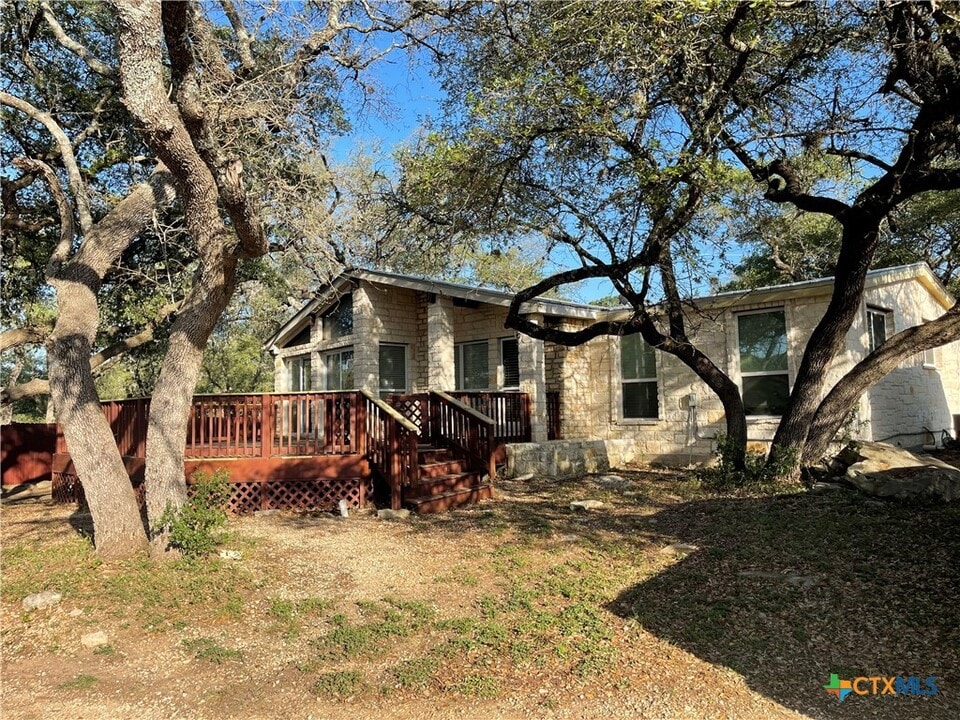 201 Dorothy Dr in New Braunfels, TX - Foto de edificio