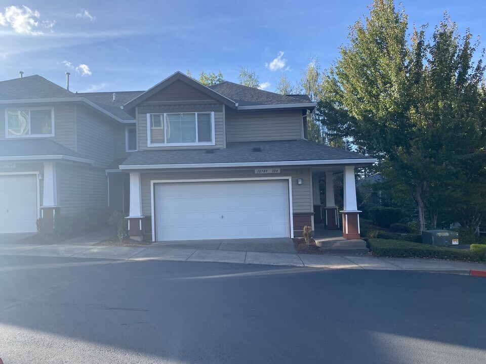 10789 SW Canterbury Ln in Portland, OR - Building Photo