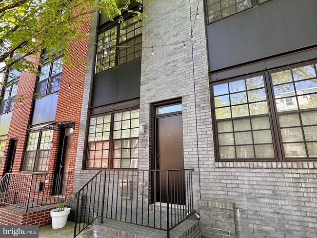 2317 E Fairmount Ave in Baltimore, MD - Building Photo - Building Photo