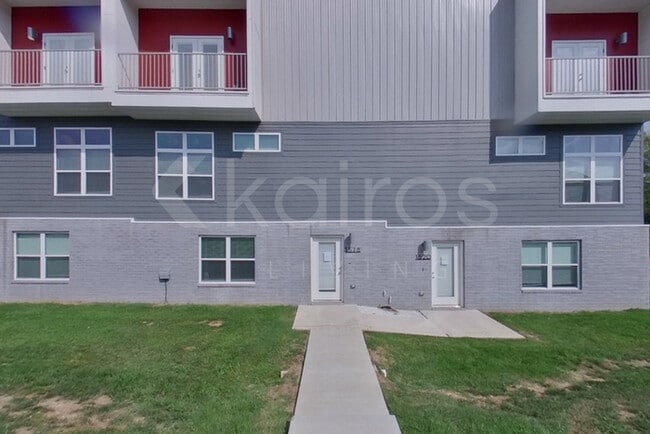 property at 1518 S Razorback Rd