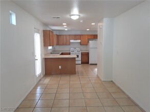 5195 Shreve Ave in Las Vegas, NV - Building Photo - Building Photo