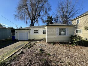 9545 N Hodge Ave in Portland, OR - Building Photo - Building Photo