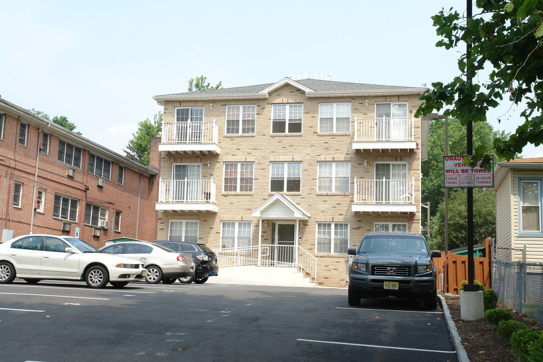 109-111 W Jersey St in Elizabeth, NJ - Building Photo