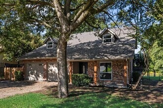 2325 Clearview Ct in Lewisville, TX - Building Photo - Building Photo