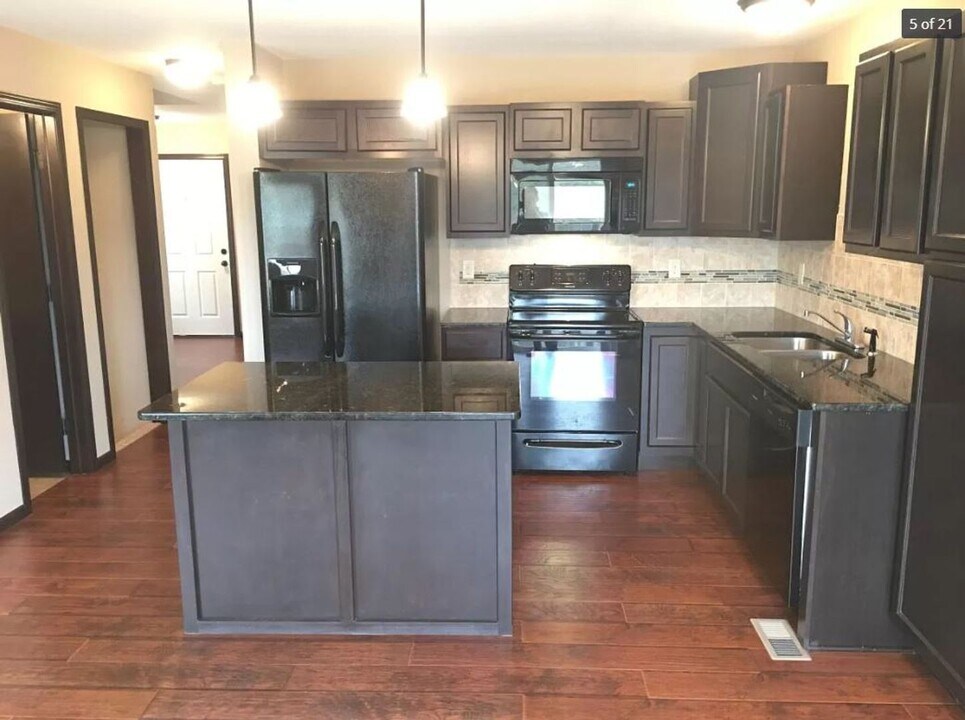 11122 E Fawn Grove St in Wichita, KS - Building Photo