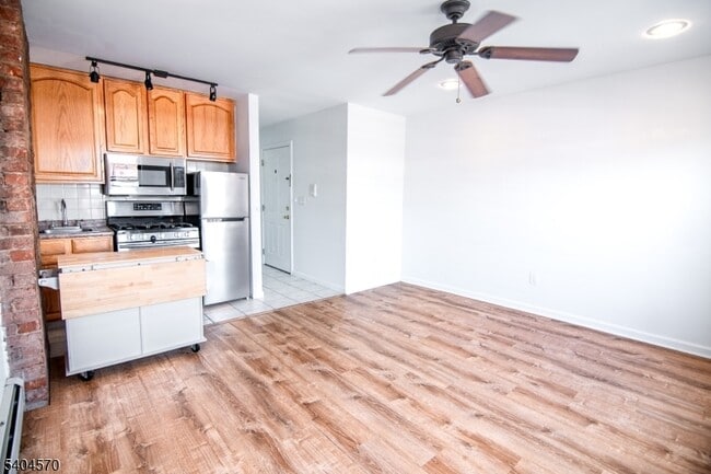 220 E Broad St in Westfield, NJ - Building Photo - Building Photo