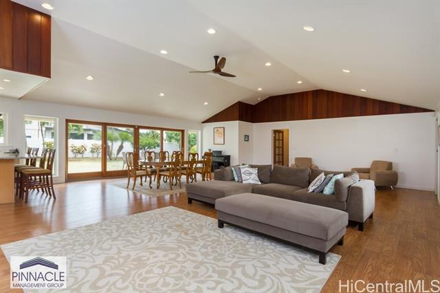 984 Waiholo St in Honolulu, HI - Building Photo - Building Photo