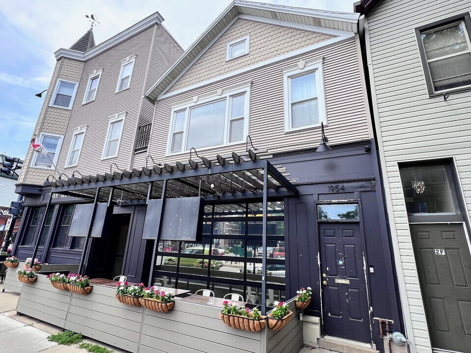3401 N Damen Ave in Chicago, IL - Building Photo