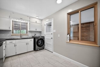 11111 E Montview Blvd in Aurora, CO - Building Photo - Building Photo