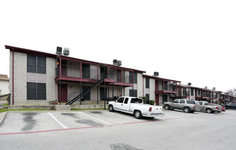 Rosa Vista Apartments in Dallas, TX - Building Photo - Building Photo