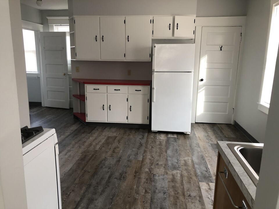 125 Parade St, Unit 125 Parade St Appt 2 in Erie, PA - Building Photo