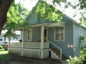 922 Rhode Island St, Unit Main Level and Upstairs in Lawrence, KS - Building Photo