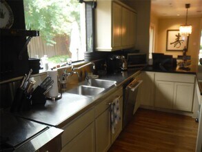 1210 Marshall Ln in Austin, TX - Building Photo - Building Photo