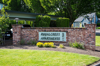 Royal Crest Apartments in Beaverton, OR - Building Photo - Building Photo