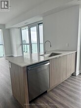 430-4430 Square One Dr in Mississauga, ON - Building Photo - Building Photo