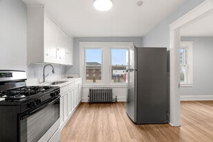 1281 Middlesex St in Lowell, MA - Building Photo