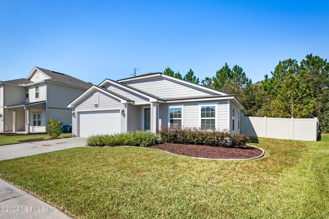 12448 Jovana Rd in Jacksonville, FL - Foto de edificio