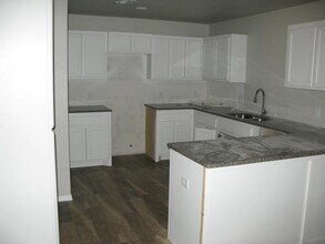 11615 Surrey Ln in Yukon, OK - Building Photo - Building Photo