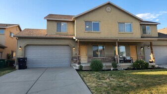 10 W 1675 N in Layton, UT - Building Photo