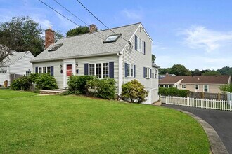 28 Hillside Ave in Stoneham, MA - Building Photo - Building Photo