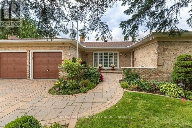 11 Jerrilynn Crescent in Ottawa, ON - Building Photo - Building Photo