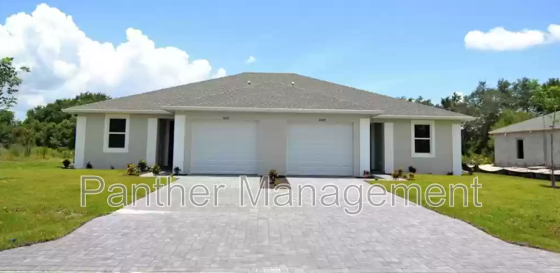 1131 San Cristobal Ave in Punta Gorda, FL - Building Photo