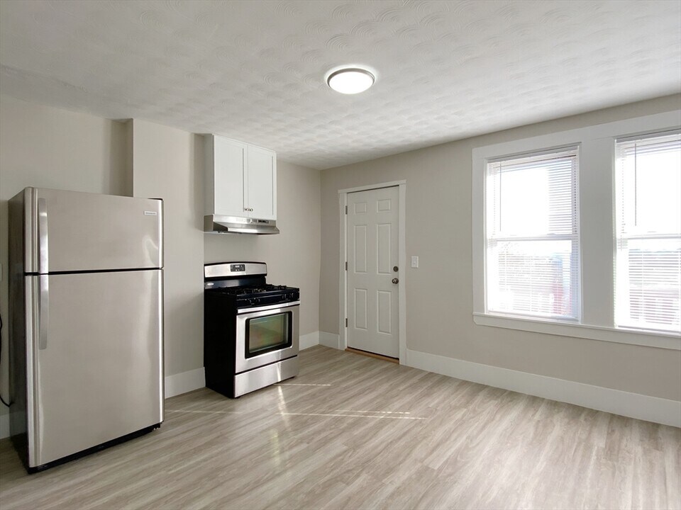 73 Campbell Ave-Unit -6 in Revere, MA - Building Photo