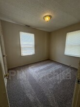 2043 N Minnesota St in Wichita, KS - Foto de edificio - Building Photo
