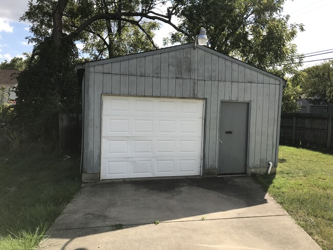 803 E Avondale Ave in Youngstown, OH - Foto de edificio - Building Photo