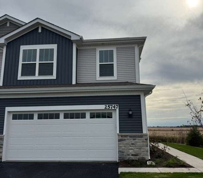 25747 W Yorkshire Dr in Plainfield, IL - Building Photo