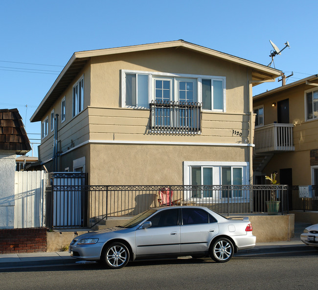 1120 Balboa Blvd in Newport Beach, CA - Foto de edificio - Building Photo