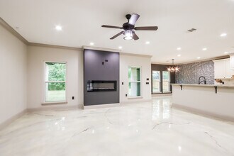 1823 Black Bear Dr in Crosby, TX - Foto de edificio - Building Photo