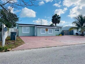 4219 N Browning Dr in West Palm Beach, FL - Building Photo - Building Photo