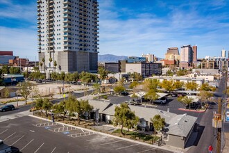 Downtown Apartments in Las Vegas, NV - Foto de edificio - Building Photo