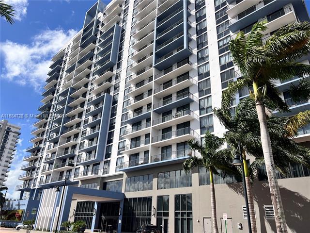 5350 NW 84th Ave, Unit 1001 in Doral, FL - Building Photo