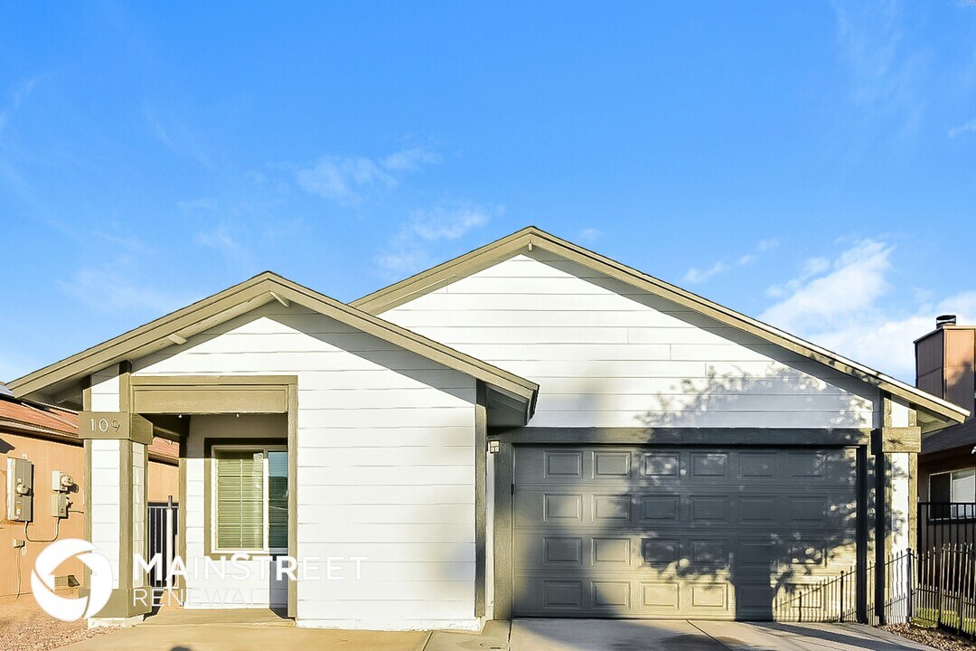 109 Parrish Ln in Las Vegas, NV - Building Photo