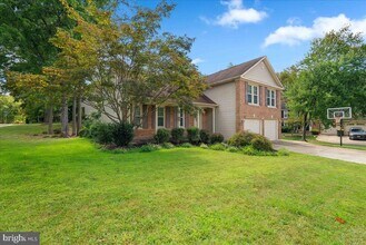 9303 Macswain Pl in Springfield, VA - Building Photo - Building Photo