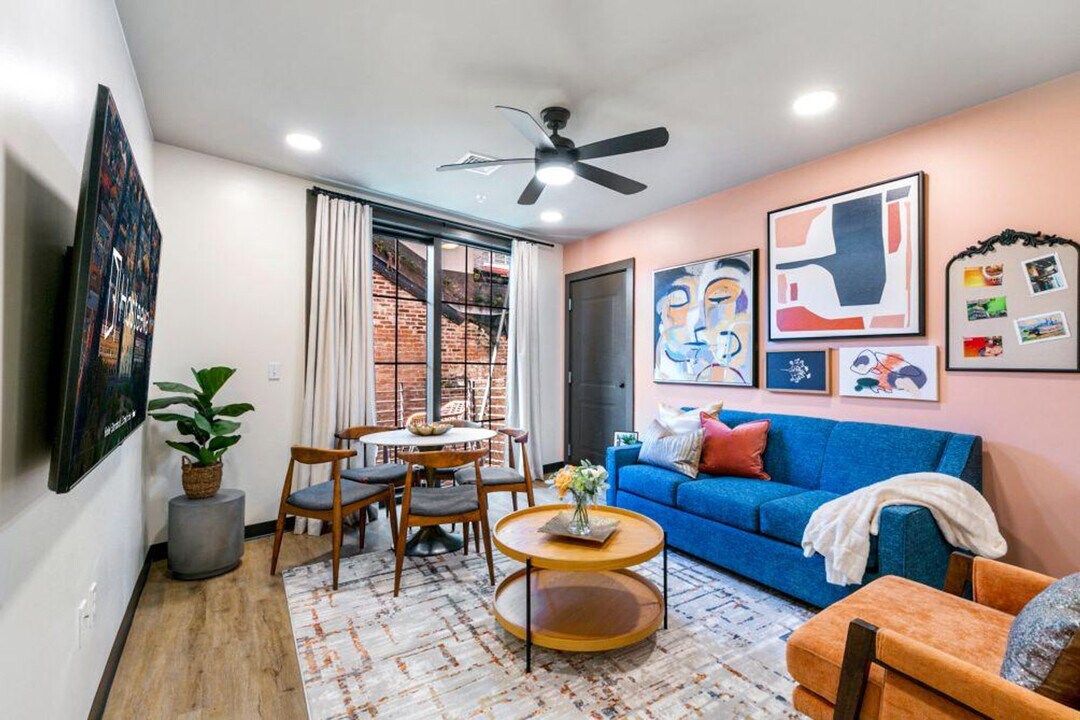 611 Commerce St in New Orleans, LA - Building Photo