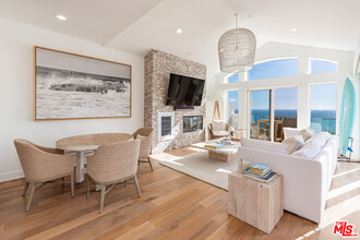 21470 Rambla Vista in Malibu, CA - Building Photo - Building Photo