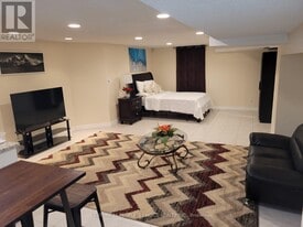 2 Saddler Ave in Brampton, ON - Building Photo