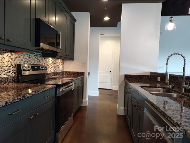 2338 Yadkin Ave in Charlotte, NC - Building Photo - Building Photo